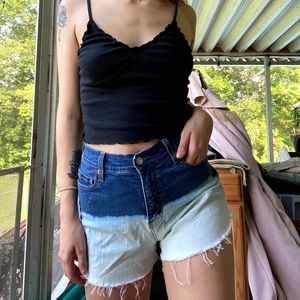 SUPER CUTE BLEACH DIPPED LEVI SHORTS